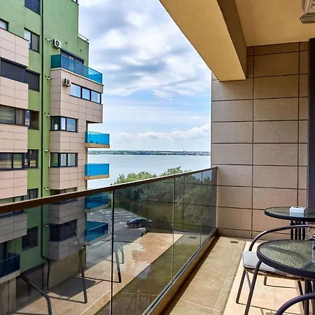 Exterior 4*